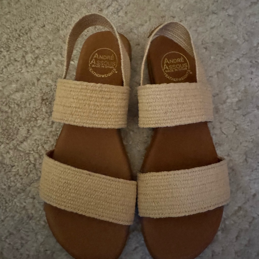Brand new women Andre’s Assous sandals